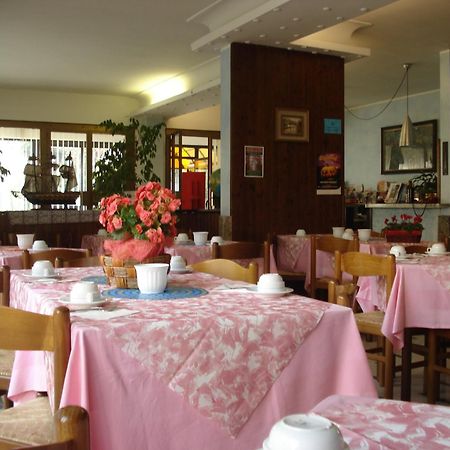 Hotel Primavera Desenzano del Garda Esterno foto