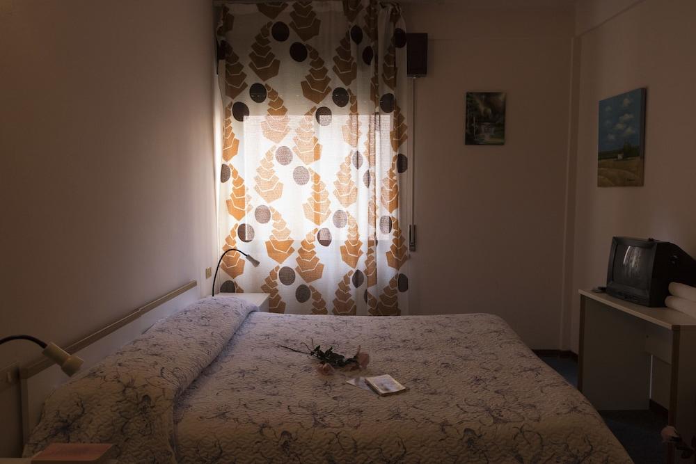 Hotel Primavera Desenzano del Garda Esterno foto