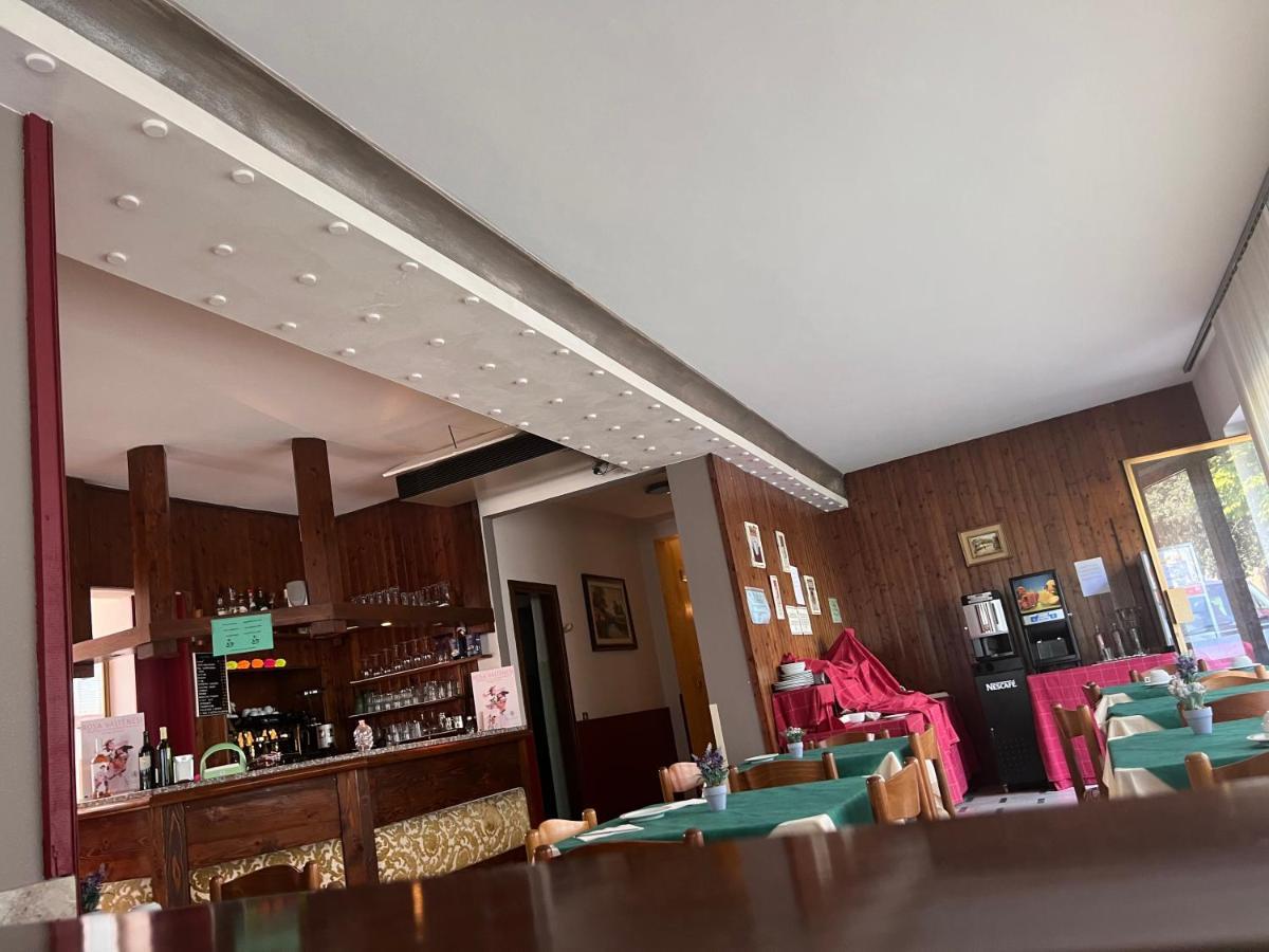 Hotel Primavera Desenzano del Garda Esterno foto