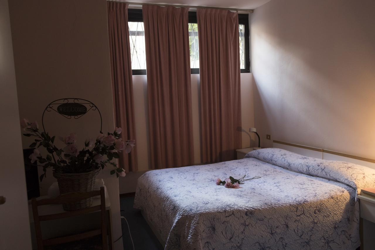 Hotel Primavera Desenzano del Garda Esterno foto